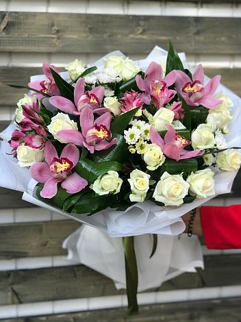 Букет цветов из: Розы и Хризантемы в Авдон