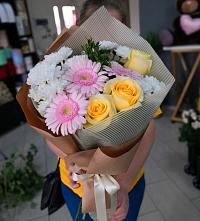 Букет цветов из:  Герберы, Розы и Хризантемы в Авдон