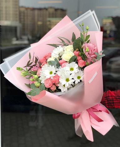 Букет цветов из: Розы, Лизиантусы и Хризантемы в Авдон